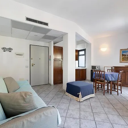 Apartment 18 Mehari *